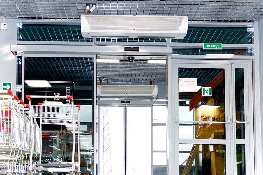 Выбор тепловой завесы: электрические и водяные варианты