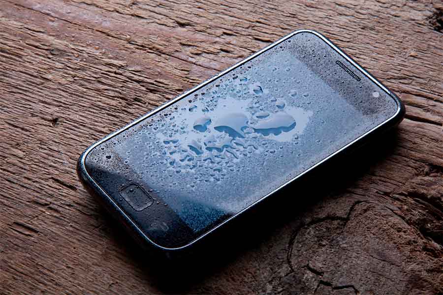 Как сохранить промокший смартфон